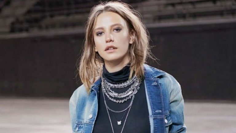 Serenay Sarıkaya Resimleri