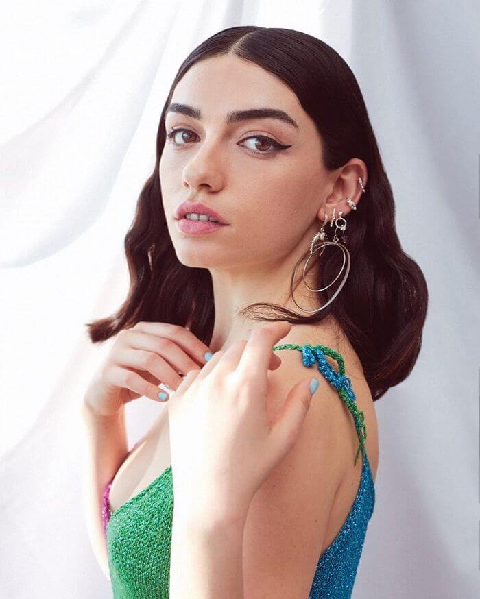 Hazar Ergüçlü Resimleri - 2.Resim