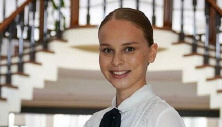 Zeynep Naz Eyüboğlu Kimdir?