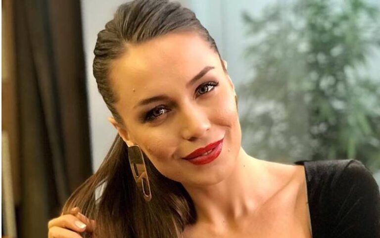 Kimya Gökçe Aytaç Kimdir?, Hakkında, Biyografisi