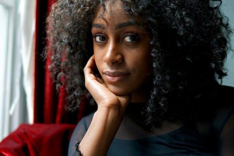 Simona Brown Kimdir?