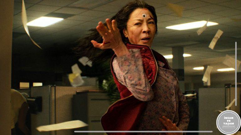 Her Şey Her Yerde Aynı Anda Filmi Konusu ve Oyuncuları