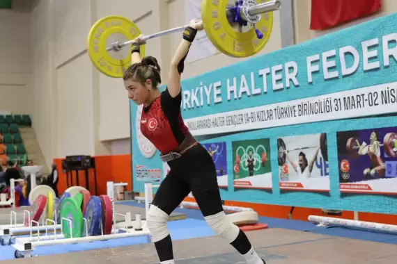 Genç Kızlar Türkiye Halter Şampiyonası Kuşadası’nda Başladı
