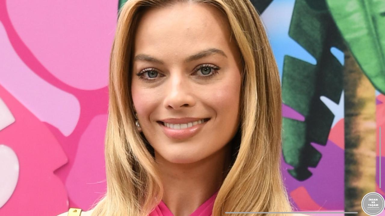 Margot Robbie, basın turu başlarken Beverly Hills’teki Barbie fotoğraf görüşmesinde şaşkına döndü